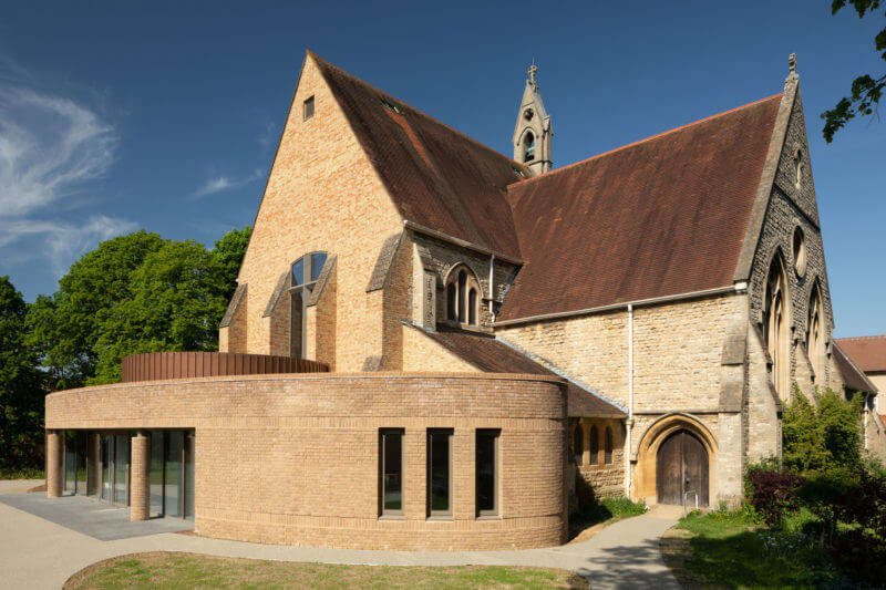 Adrian James Architects ombads designa en utbyggnad av St. Michaels and All Angels Church i norra Oxford