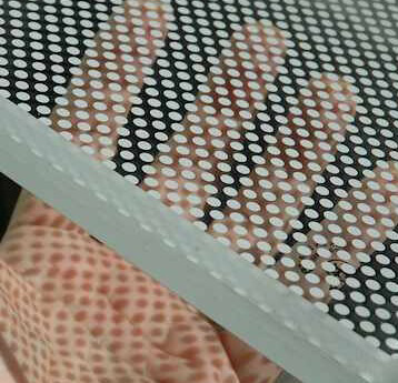 Frit dot pattern for anti slip in walk on glass