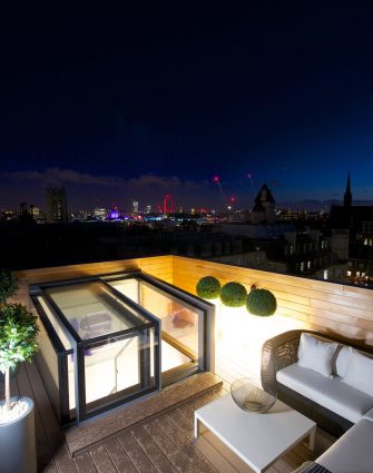 14 one-wall-box-skylight-night-view-s