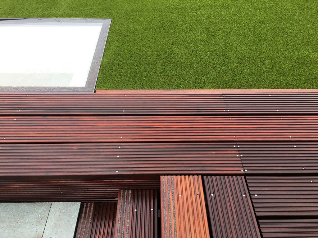 Detail: walkon glass on roof terrace